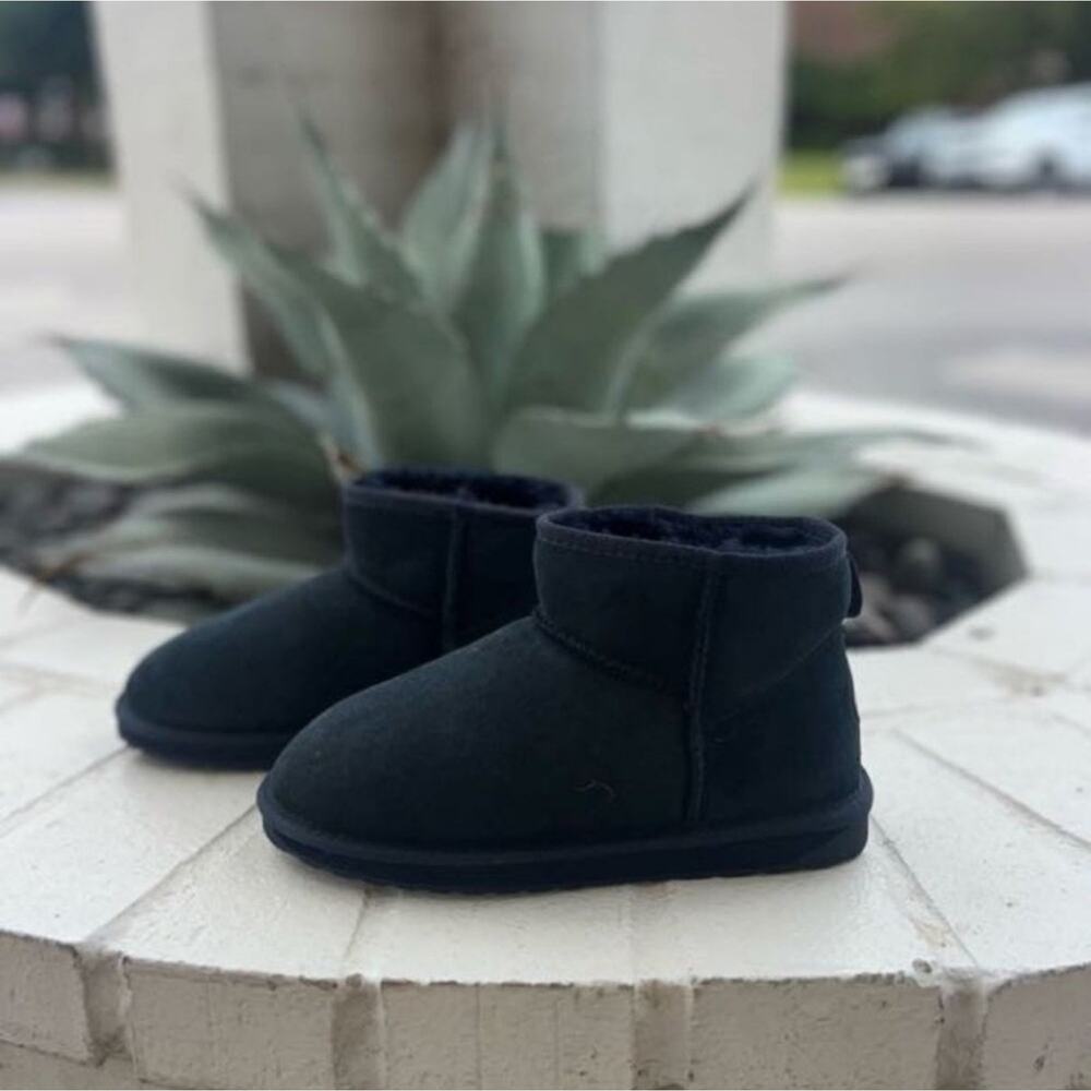 Brand New Emu Micro Stinger Boots in Midnight